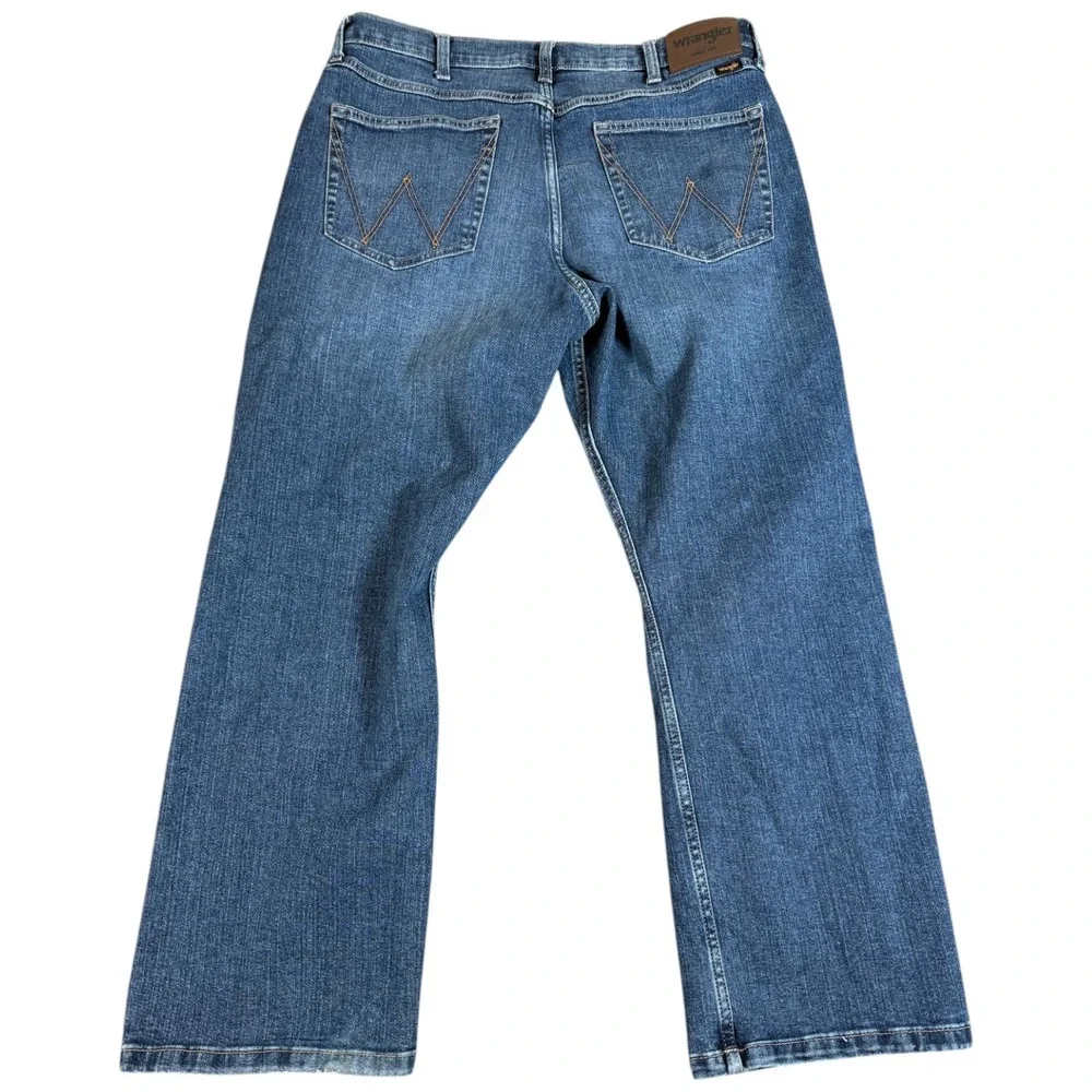Wrangler Jean Mens 34x29 Blue Medium Wash Cowboy Stretch Relaxed Boot Distressed